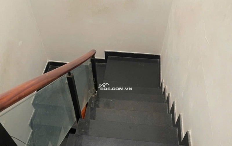 Nhà hẻm xe hơi, bề ngang khủng 8m bề thế to ko có căn thứ 2 trong khu vực.