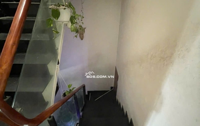 Nhà hẻm xe hơi, bề ngang khủng 8m bề thế to ko có căn thứ 2 trong khu vực.