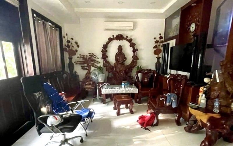 Nhà hẻm xe hơi, bề ngang khủng 8m bề thế to ko có căn thứ 2 trong khu vực.