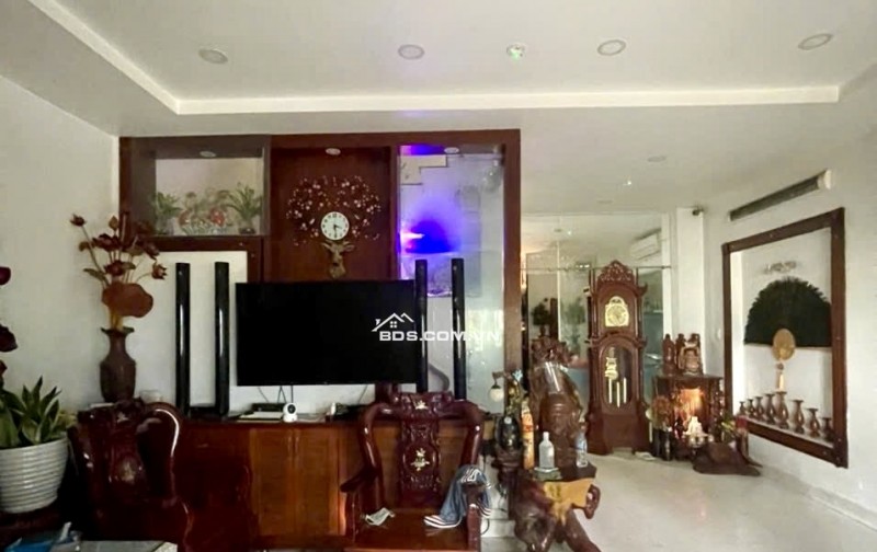 Nhà hẻm xe hơi, bề ngang khủng 8m bề thế to ko có căn thứ 2 trong khu vực.