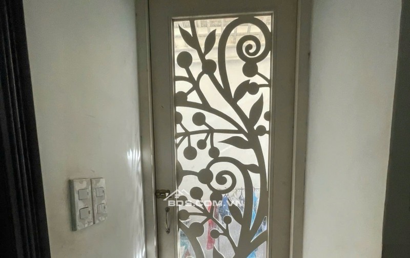 Nhà hẻm xe hơi, bề ngang khủng 8m bề thế to ko có căn thứ 2 trong khu vực.