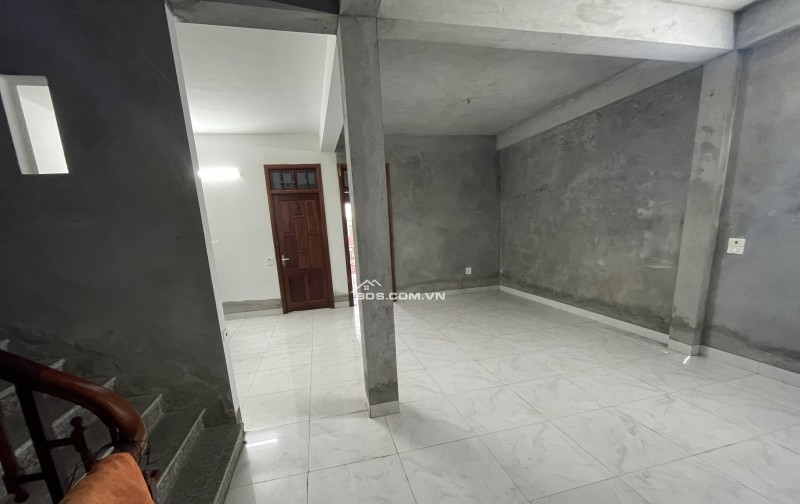 Cho thuê nhà riêng ở Đức Thượng, Hoài Đức, 3 tầng, 140m2/sàn, mặt tiền 4m, mặt đường liên xã rộng 5m