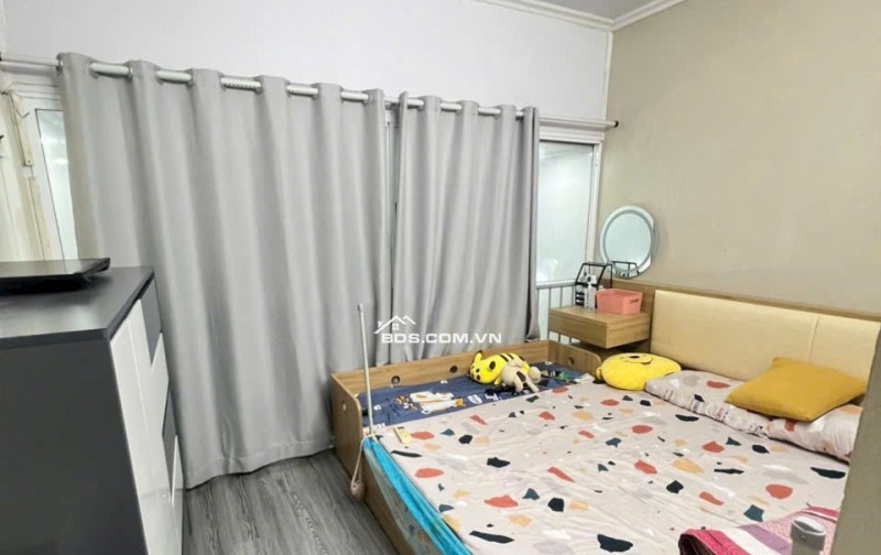  BAN  NHÀ 1,5 TẦNG – ngõ 170 Thiên Lôi    Vị trí cực nông, vài nhà ra mặt đường.   Ô tô 7 chỗ đỗ cách nhà  40m , ngõ 1 ngoặt   Diện tích: 43m2  Hướng: Đông   Sổ đỏ chính chủ, xây tường 20 chắc chắn   Công năng: PK, bếp, 2PN, phòng thờ, WC  Ngõ thoáng, riê