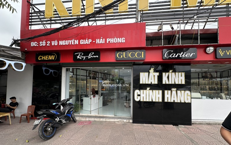 Cho thuê nhà số 2 võ nguyên giáp, diện tích mặt bằng ~ 85m2. Ngang rộng 16m. Có tầng lửng làm phòng ngủ. Giá chào 30tr/tháng