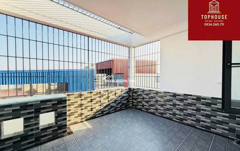 - Bán Nhà Thiên Lôi Chợ Đôn - Diện tích 50m2 - 4 tầng xây mới đẹp - Ngõ rộng rãi , gần trường chợ