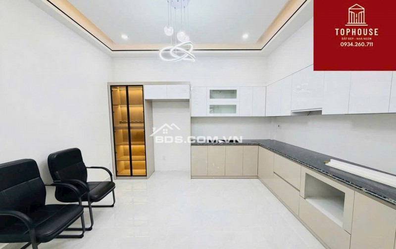 - Bán Nhà Thiên Lôi Chợ Đôn - Diện tích 50m2 - 4 tầng xây mới đẹp - Ngõ rộng rãi , gần trường chợ
