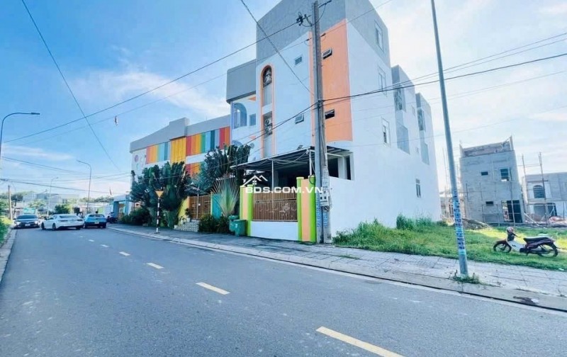 Vợ chồng em chính chủ cần tiền bán găp lô đất mặt tiền hồ tri tân TP BÀ RỊA VỦNG TÀU