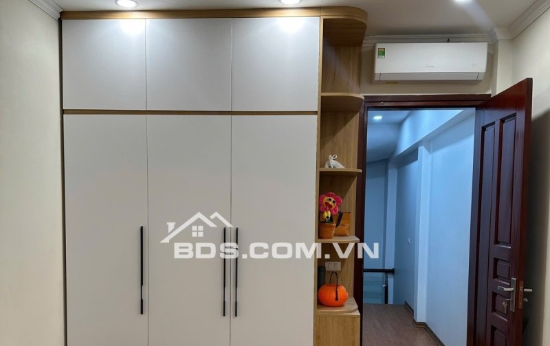 Bán nhà Thạch Bàn 40m2, 5 tầng, gần ô tô, cách phố 80m, 8 tỷ nhỉnh