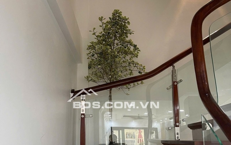 Bán nhà Thạch Bàn 40m2, 5 tầng, gần ô tô, cách phố 80m, 8 tỷ nhỉnh