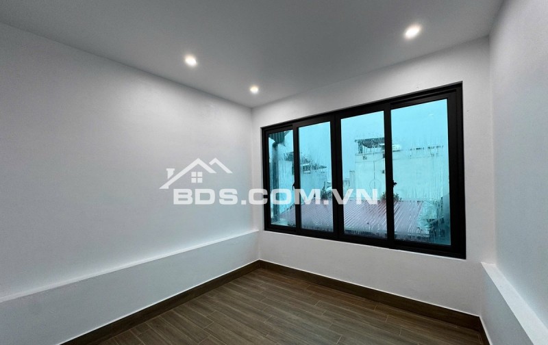 NHÀ DÂN XÂY ĐỘC LẬP 5 TẦNG KIÊN CỐ - NGÕ THÔNG - Ô TÔ ĐỖ CỬA