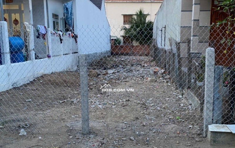 Tân Đức Đông , Vạn Lương , Vạn Ninh ,hướng Tây Nam