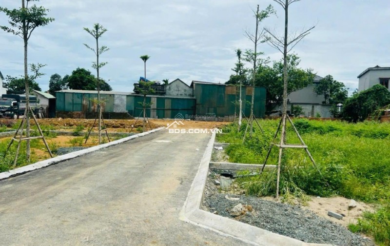 Bán lô góc chợ Phú Cát, tâm điểm hạ tầng đón sóng Metro 5 Hòa Lạc