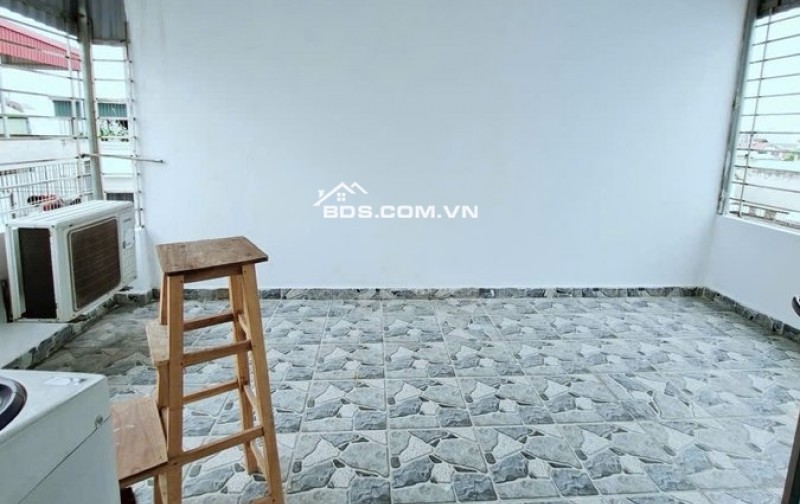 Nhà 5 tầng trung tâm Phúc Lợi, Full nội thất, ở ngay