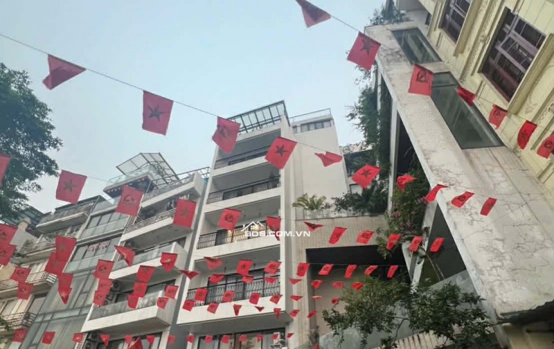 Lô Góc Mặt Hồ Tây Yên Hoa 8 Tầng MT 6.5M 99 Tỷ Nhà Đẹp Mới Nội Thất Xịn