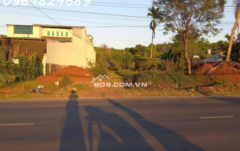 Bán lô đất siêu đẹp tại đường Võ Văn Kiệt, p. Thống Nhất, TP.Plei Ku, DT 842m2, giá đầu tư