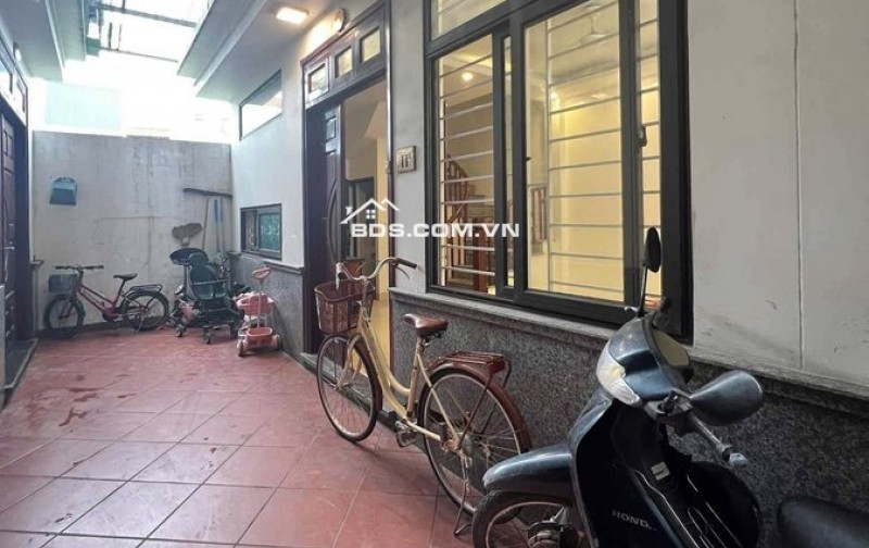 Nhà 5 tầng mới xây tại Phúc Lợi, Long Biên, thiết kế hiện đại, sổ đỏ.