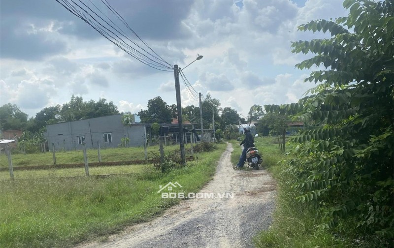 Chính chủ bán gấp 360m2 đất thổ cư 100% Đức Hòa giá 1,55 tỷ có phí hh cho môi giới