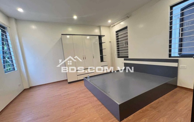 Nhà 5 tầng mới xây tại Phúc Lợi, Long Biên, thiết kế hiện đại, sổ đỏ.