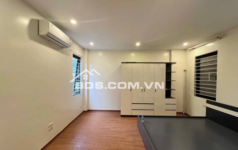 Nhà 5 tầng mới xây tại Phúc Lợi, Long Biên, thiết kế hiện đại, sổ đỏ.