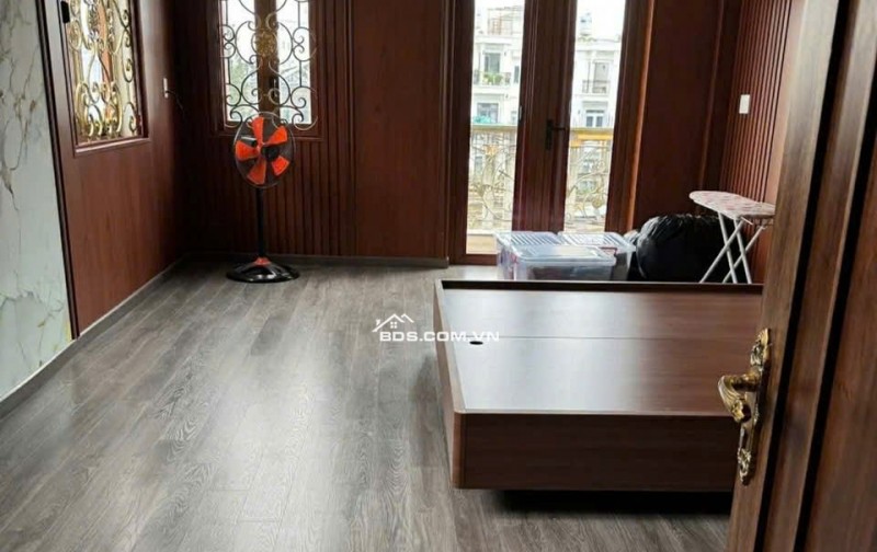 LÊN SÓNG NHÀ ĐẸP XE HƠI ĐẬU CỬA