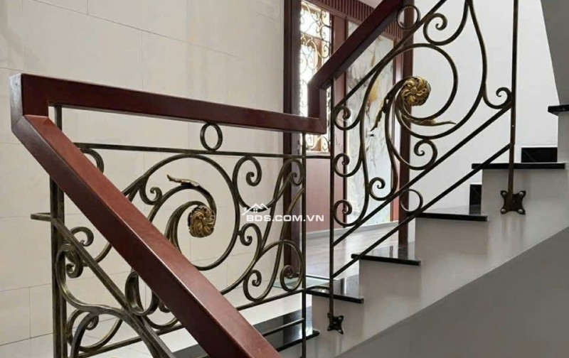 LÊN SÓNG NHÀ ĐẸP XE HƠI ĐẬU CỬA