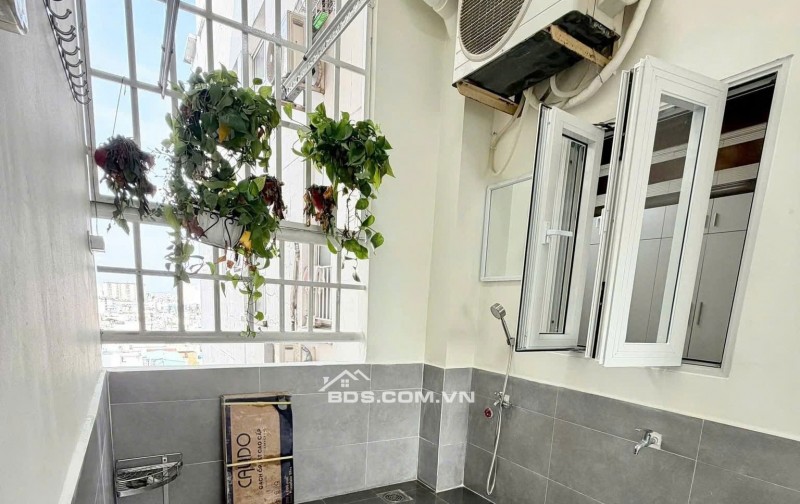 Chung cư Nguyễn Trãi, P9, Quận 1, 70m2, 2PN, 1WC, Nội thất, 11tr5/tháng.