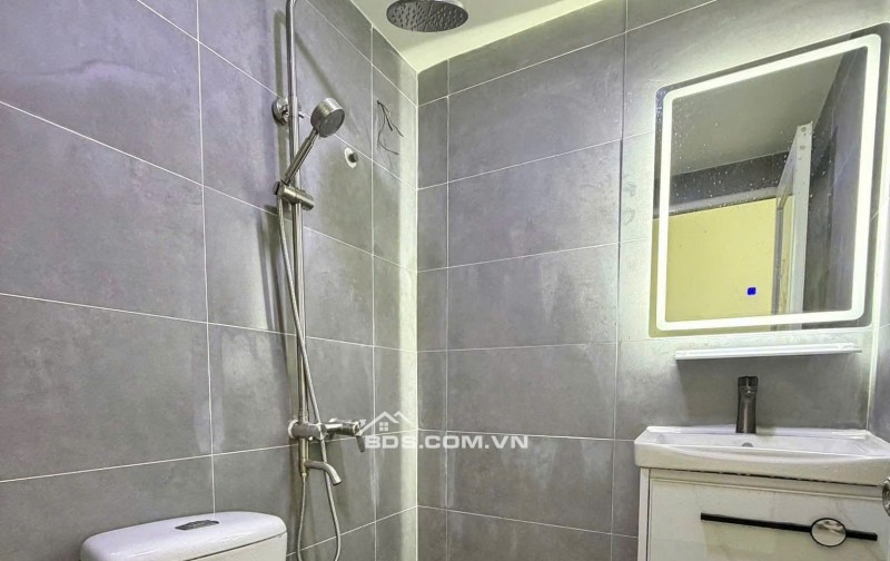 Chung cư Nguyễn Trãi, P9, Quận 1, 70m2, 2PN, 1WC, Nội thất, 11tr5/tháng.