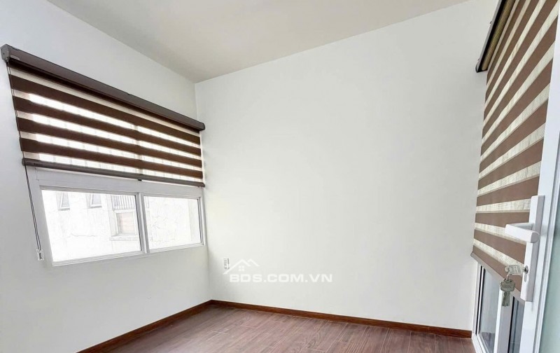 Chung cư Nguyễn Trãi, P9, Quận 1, 70m2, 2PN, 1WC, Nội thất, 11tr5/tháng.