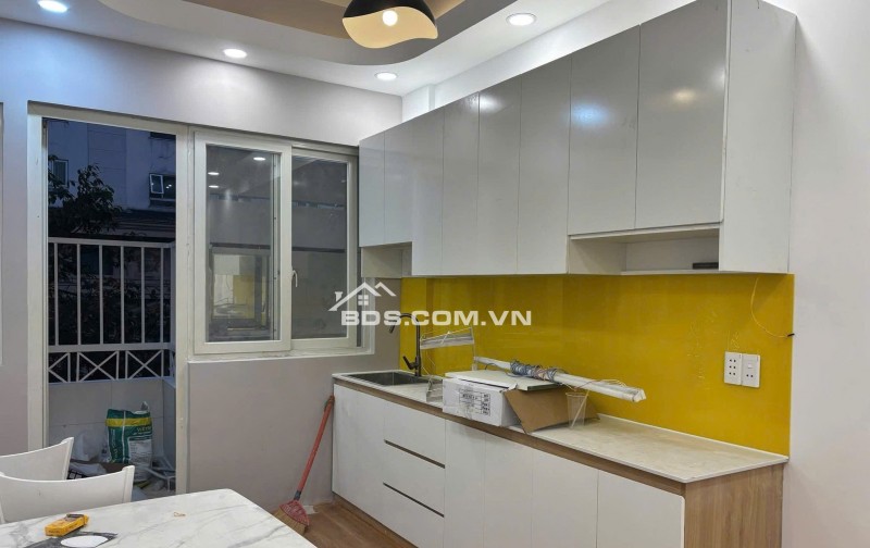 Chung cư Nguyễn Trãi, Bến Thành, Q1, 75m2, 2PN, 1WC, Nội thất, 11tr/th.