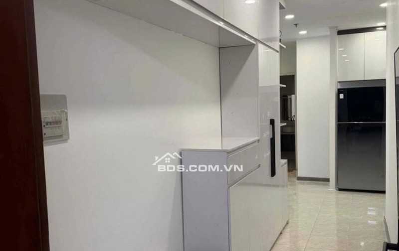 C/c CMT8, Bến Thành, Q1: 76m2, Nhà mới sơn, 11tr/th, 2PN.