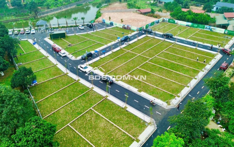 Cơ hội cuối cùng lô đất 100m2 gần Thạch Hòa, khu vực trung tâm Hòa Lạc. Phù hợp xây trọ, đầu tư sinh lời, kết nối Metro 5 – Quốc Lộ 21. Liên hệ xem