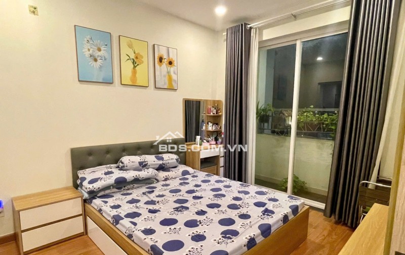 Chung cư 312 Lạc Long Quân căn 93m2, 3p ngủ, Nội thất, 14tr/tháng