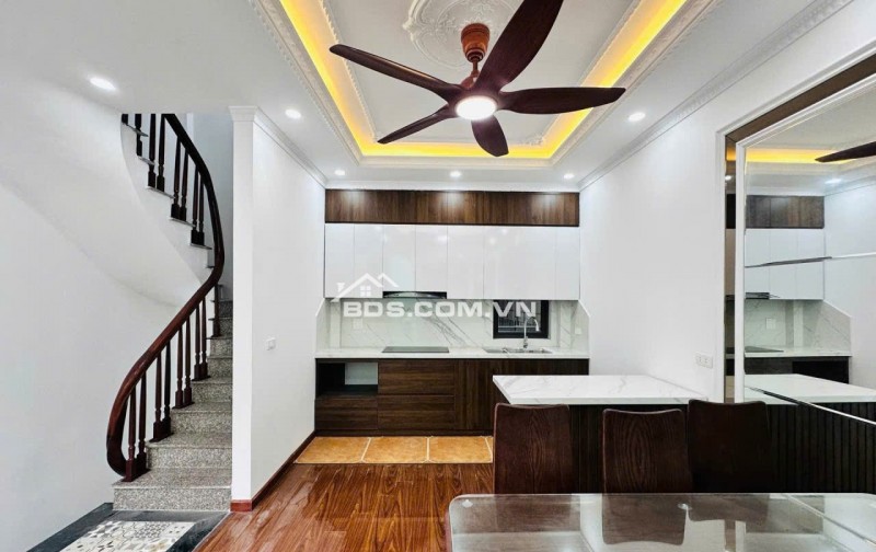 BÁN NHÀ CẦU GIẤY - BA GÁC ĐỖ CỬA, 41M2 - 6 TẦNG ĐẸP, FULL NỘI THẤT, GIÁ 9,8 TỶ