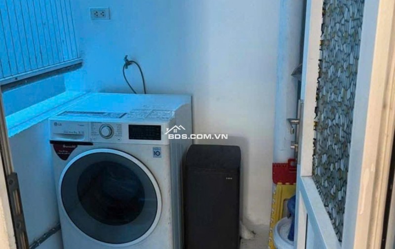 C/c CMT8, Bến Thành, Q1: 76m2, Nhà mới sơn, 11tr/th, 2PN.