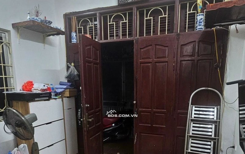 PHỐ TÂN MAI -BA GÁC ĐỖ TẬN CỬA - MẤY BƯỚC CHÂN RA Ô