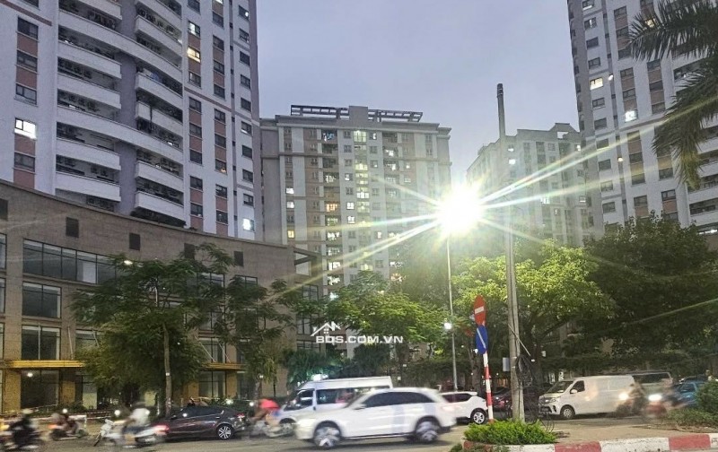 PHỐ TÂN MAI -BA GÁC ĐỖ TẬN CỬA - MẤY BƯỚC CHÂN RA Ô