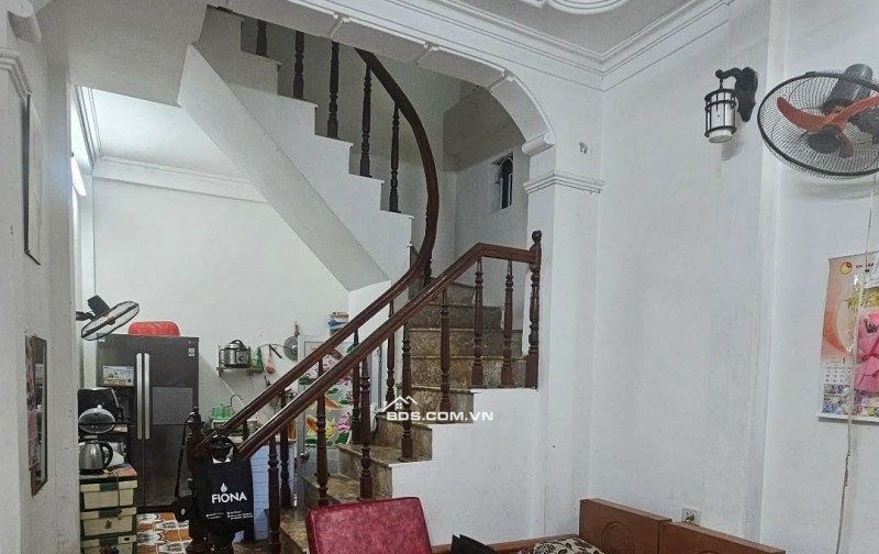 PHỐ TÂN MAI -BA GÁC ĐỖ TẬN CỬA - MẤY BƯỚC CHÂN RA Ô