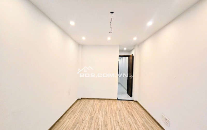 CẦN BÁN NHÀ GIÁP NHỊ ,TRUNG TÂM QUẬN,NHÀ MỚI ,FULL NỘI THẤT