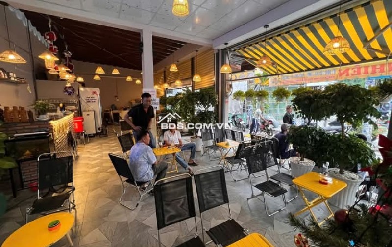 BÁN CAFE CĂN GÓC 2 MẶT TIỀN NGUYỄN THỊ KIỂU - 6.2 x 16M - 6.39 TỶ - KINH DOANH ĐỈNH- CƠ HỘI CHO AI MUỐN SỞ HỮU MẶT TIỀN KINH DOANH.
Mô Tả: 
 Diện