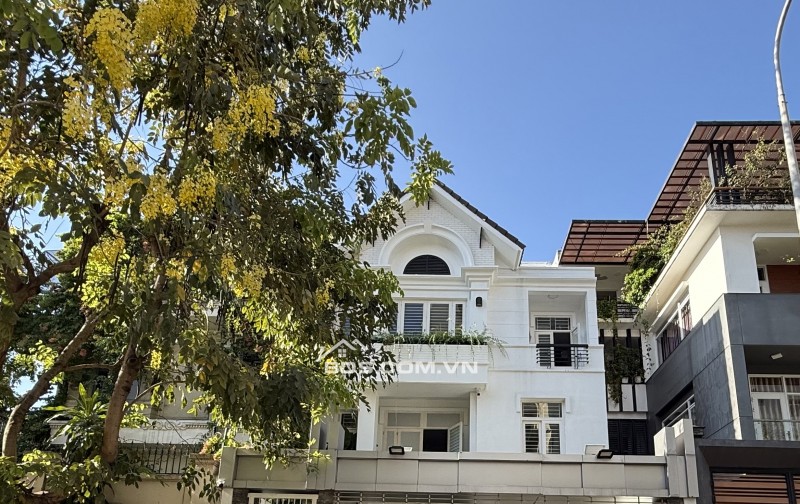 Bán biệt thự chính chủ giá rẻ tại Khu đô thị Nam Long, Quân 7 Dt 8x24m giá 28 tỷ