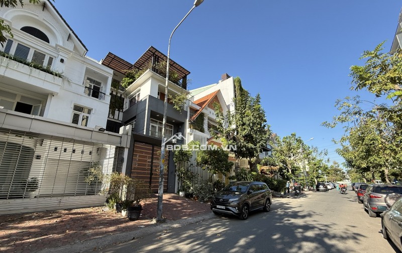 Bán biệt thự chính chủ giá rẻ tại Khu đô thị Nam Long, Quân 7 Dt 8x24m giá 28 tỷ