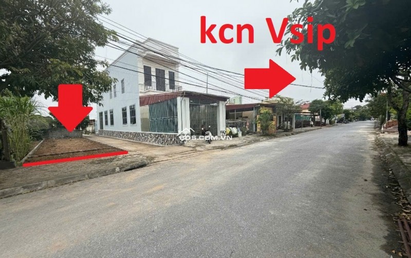 chủ nợ ngộp bank bán gấp lô sát kcn hải long vsip. 100m2 mặt đường rông, sẳn sổ sang tên ngay. vị trí cực đẹp máy xúc đang san lấp rầm rộ. giá cắt lổ chỉ 1,3 tỷ cho bác nào chốt nhanh. rẻ nhất khu vực ko có lô thứ 2. lh 0396.840.098 xem đất trực tiếp.