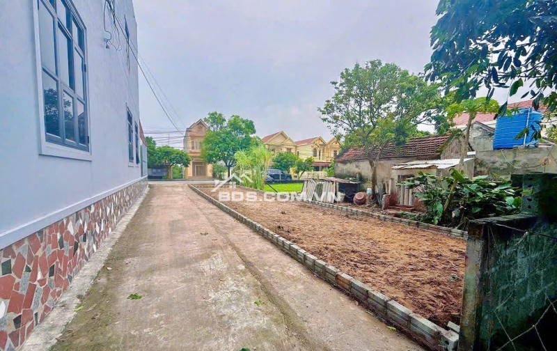 chủ nợ ngộp bank bán gấp lô sát kcn hải long vsip. 100m2 mặt đường rông, sẳn sổ sang tên ngay. vị trí cực đẹp máy xúc đang san lấp rầm rộ. giá cắt lổ chỉ 1,3 tỷ cho bác nào chốt nhanh. rẻ nhất khu vực ko có lô thứ 2. lh 0396.840.098 xem đất trực tiếp.