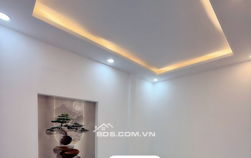 CCG CHỈ 3,4 TỶ NHÀ ĐẸP TRUNG TÂM THỊ TRẤN HÓC MÔN