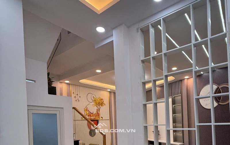 CCG CHỈ 3,4 TỶ NHÀ ĐẸP TRUNG TÂM THỊ TRẤN HÓC MÔN