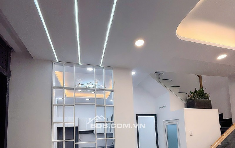 CCG CHỈ 3,4 TỶ NHÀ ĐẸP TRUNG TÂM THỊ TRẤN HÓC MÔN