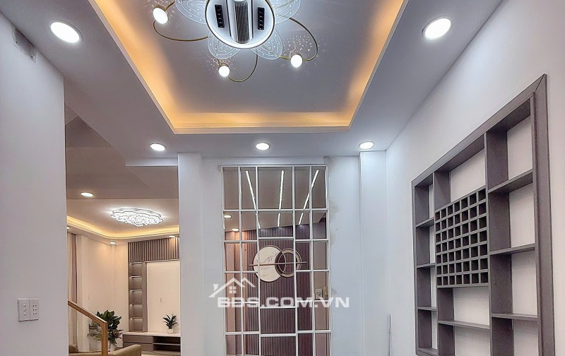 CCG CHỈ 3,4 TỶ NHÀ ĐẸP TRUNG TÂM THỊ TRẤN HÓC MÔN