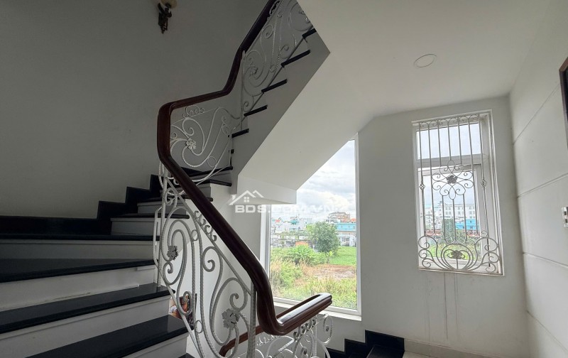 BÁN NHÀ BIỆT THỰ KDC HƯƠNG LỘ 5, P. AN LẠC, Q. BÌNH TÂN ,PHONG CÁCH TÂN CỔ ĐIỂN, MÁI NGÓI, CHÍNH CHỦ