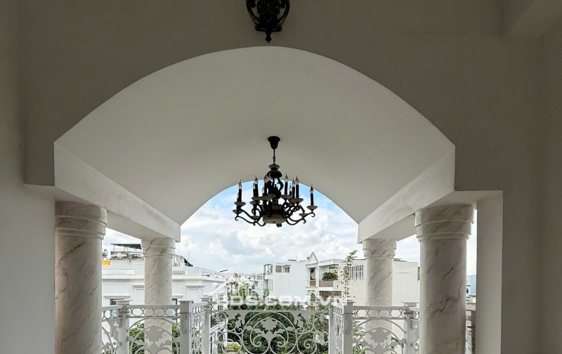 BÁN NHÀ BIỆT THỰ KDC HƯƠNG LỘ 5, P. AN LẠC, Q. BÌNH TÂN ,PHONG CÁCH TÂN CỔ ĐIỂN, MÁI NGÓI, CHÍNH CHỦ