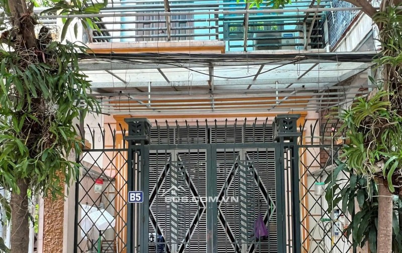 CHO THUÊ NGUYÊN CĂN KHƯƠNG TRUNG, Ô TÔ ĐỖ CỬA, ĐỦ ĐỒ CƠ BẢN, 42M 3T 12TR 0903258273